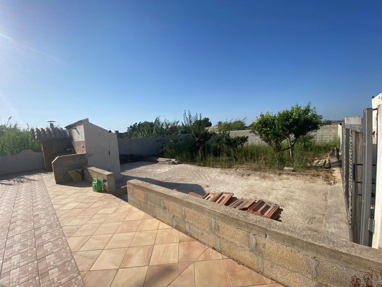 Amaris Mango Seafront Villa Гранелли Экстерьер фото